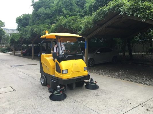 Xe Quét Sàn Mini: Lợi Ích Trong Tiết Kiệm Chi Phí Và Thời Gian