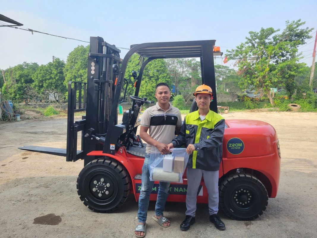 Nên Mua Xe Nâng Hay Thuê Xe Nâng: Lựa Chọn Nào Tối Ưu Cho Doanh Nghiệp?