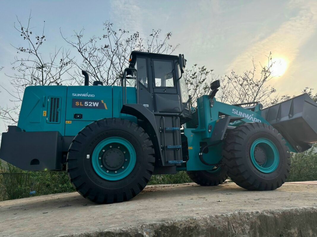 Hướng Dẫn Sử Dụng Xúc Lật Bánh Lốp An Toàn Và Hiệu Quả  