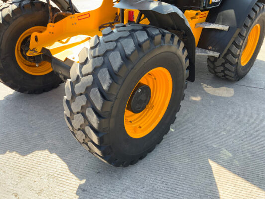 Lốp xe máy xúc lật