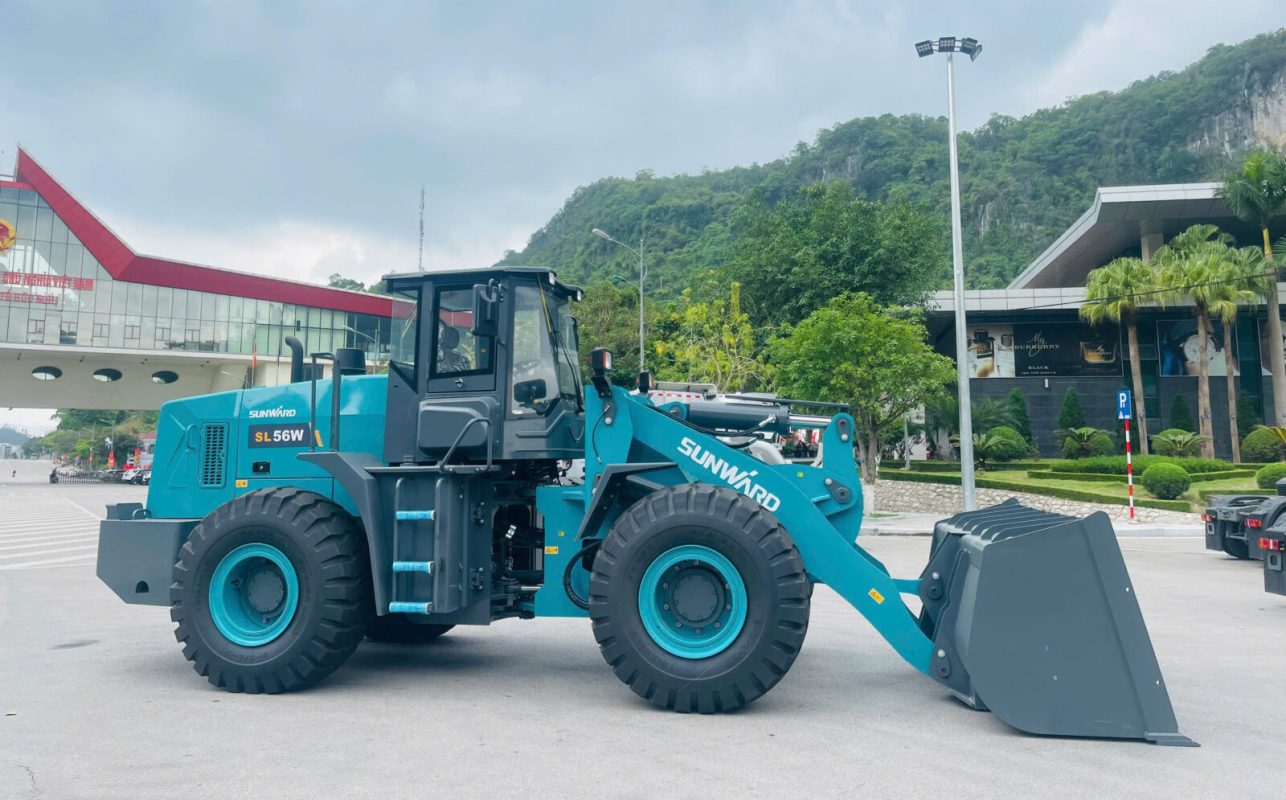 5 TIÊU CHÍ “VÀNG” KHI CHỌN MUA XE XÚC LẬT BÁNH LỐP