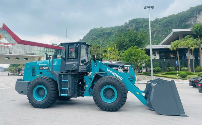 5 TIÊU CHÍ “VÀNG” KHI CHỌN MUA XE XÚC LẬT BÁNH LỐP