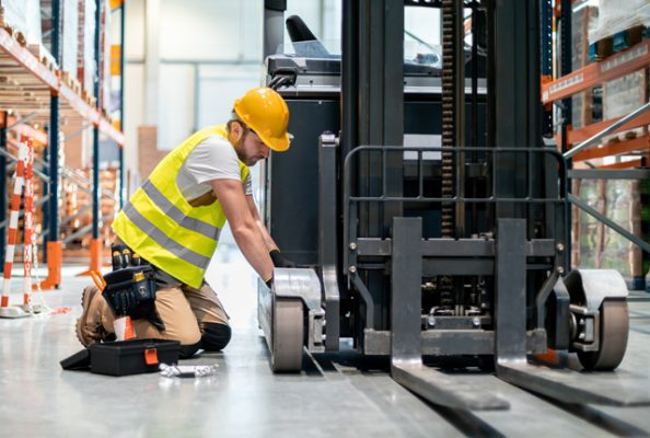 bảo trì xe nâng điện định kỳ tại kho