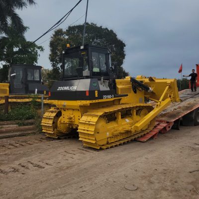 Chuẩn bị máy ủi bàn giao khách hàng
