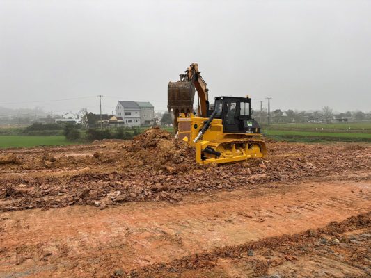 Máy ủi zoomlion đang làm việc tại công trường 