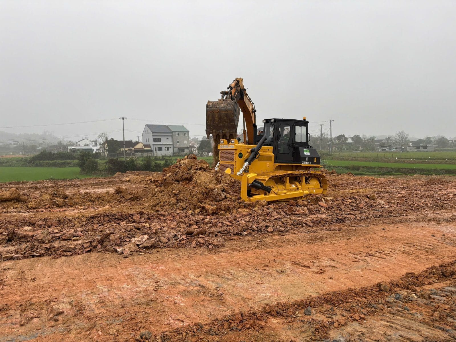 Máy ủi zoomlion đang làm việc tại công trường