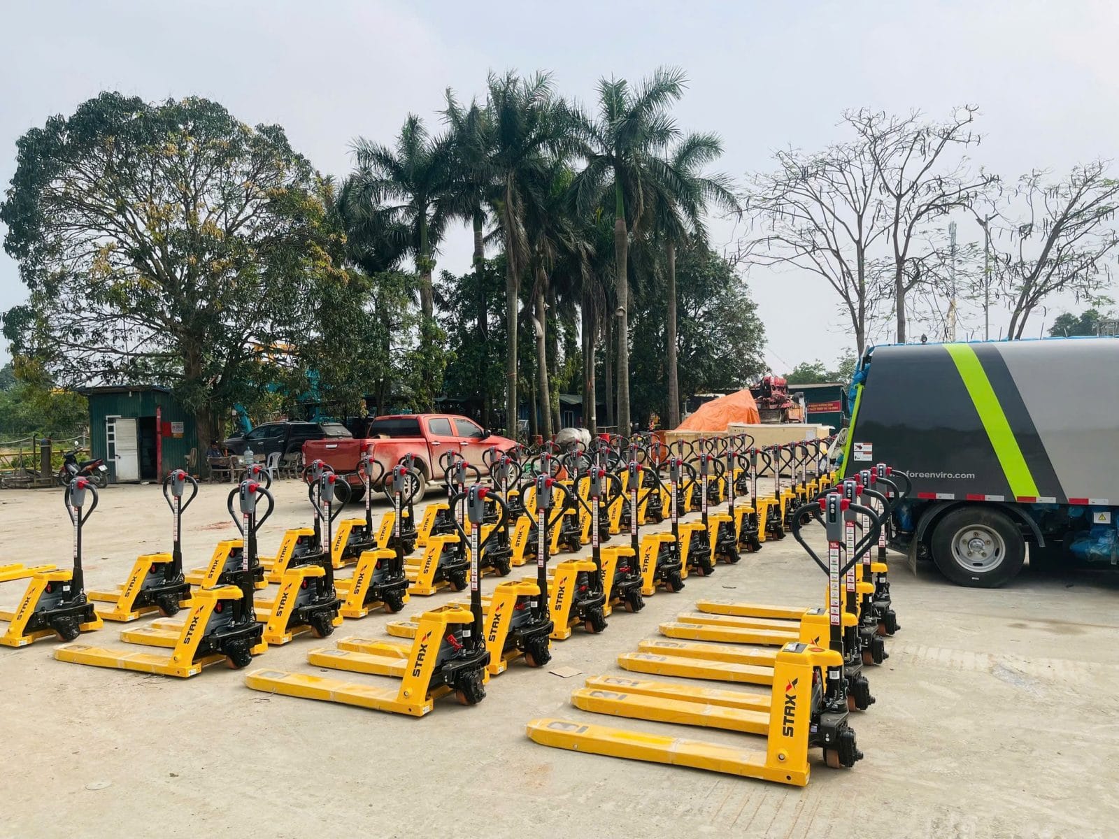 Xe nâng điện Staxx giúp tối ưu vận hành kho bãi