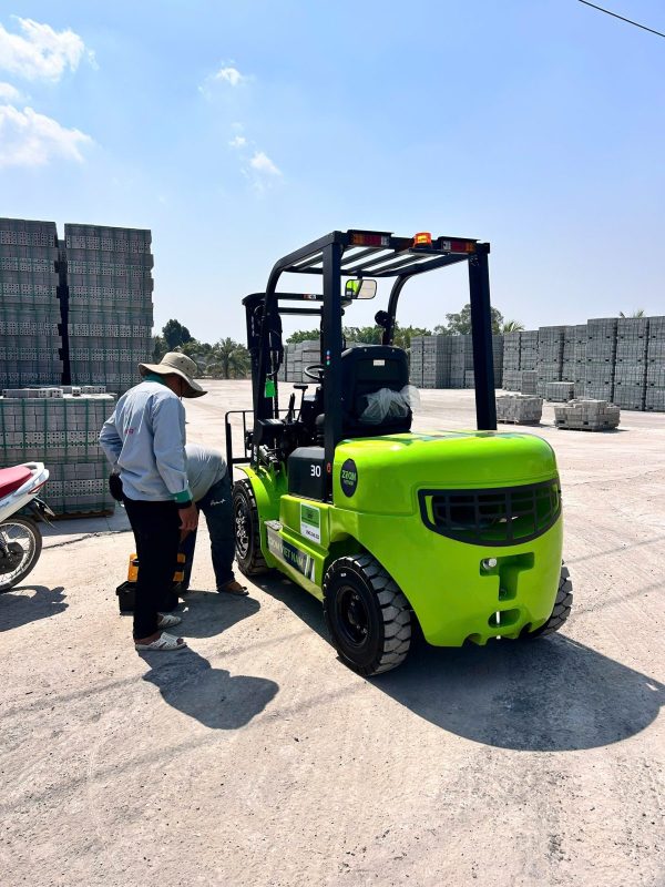 Sử dụng linh kiện, phụ tùng không chính hãng