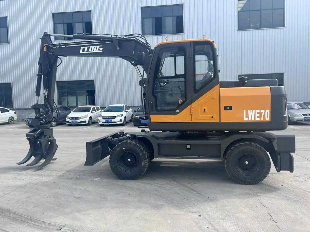 Máy đào bánh lốp